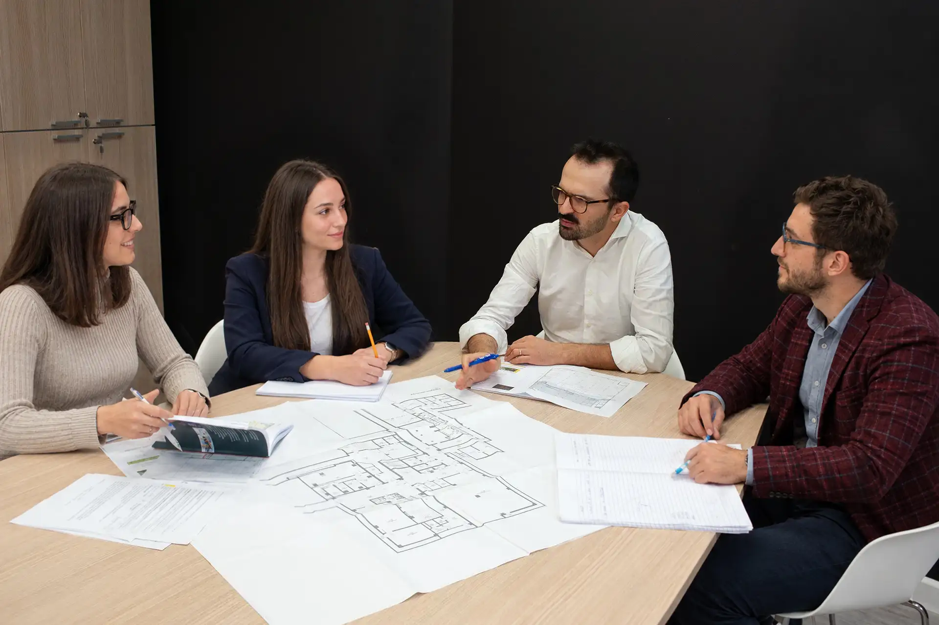 <p>Il nostro studio di architettura offre un’ampia gamma di <strong>servizi di assistenza all’impresa</strong>, supportandola in ogni fase del processo costruttivo.</p>
